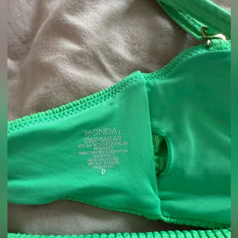 Monday Swimwear Set Size XS